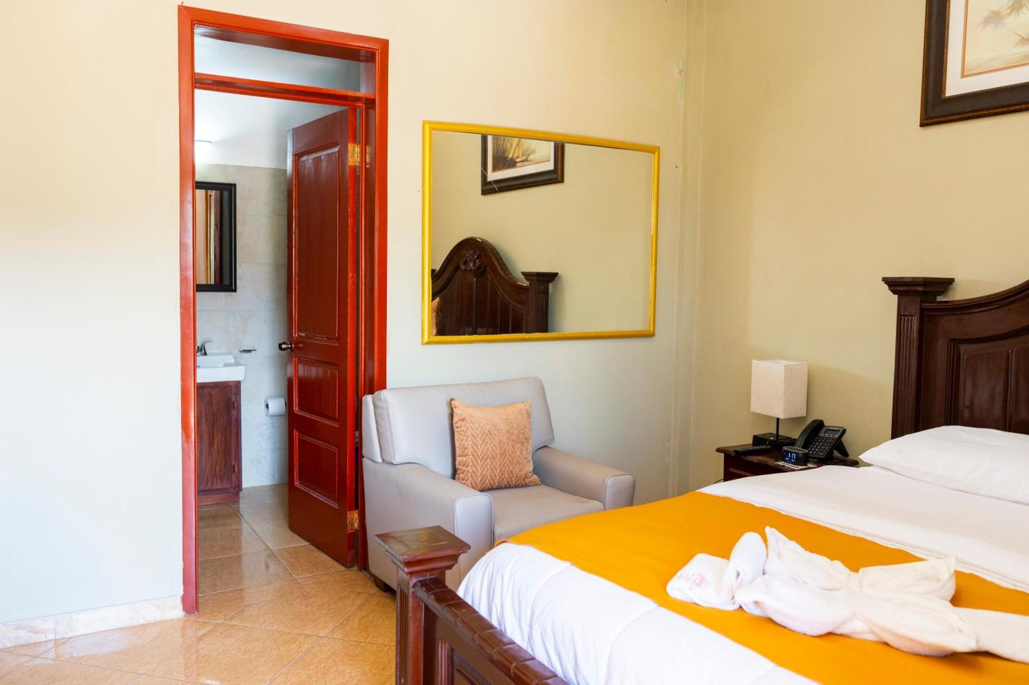 Vivy Hill'S Hotel Port-au-Prince Exterior photo