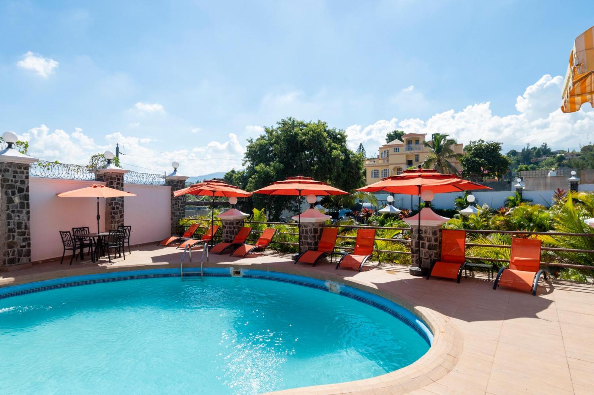 Vivy Hill'S Hotel Port-au-Prince Exterior photo