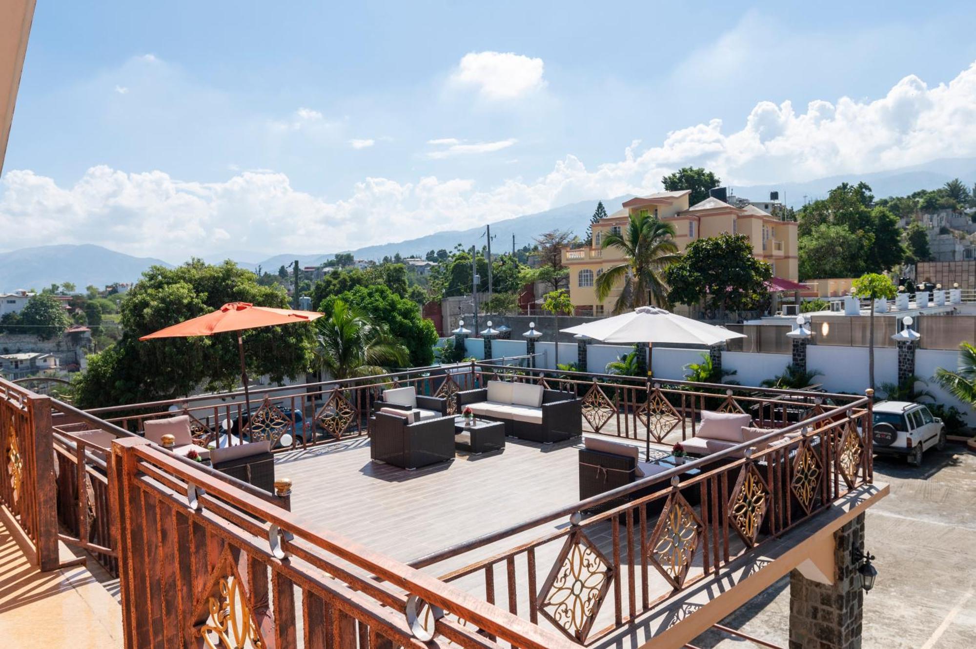Vivy Hill'S Hotel Port-au-Prince Exterior photo