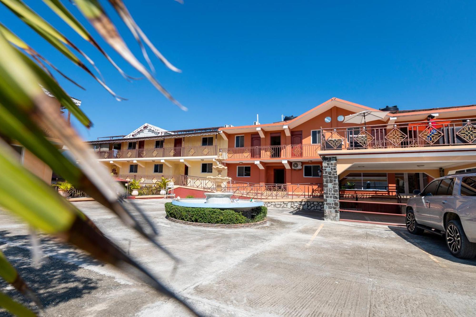 Vivy Hill'S Hotel Port-au-Prince Exterior photo